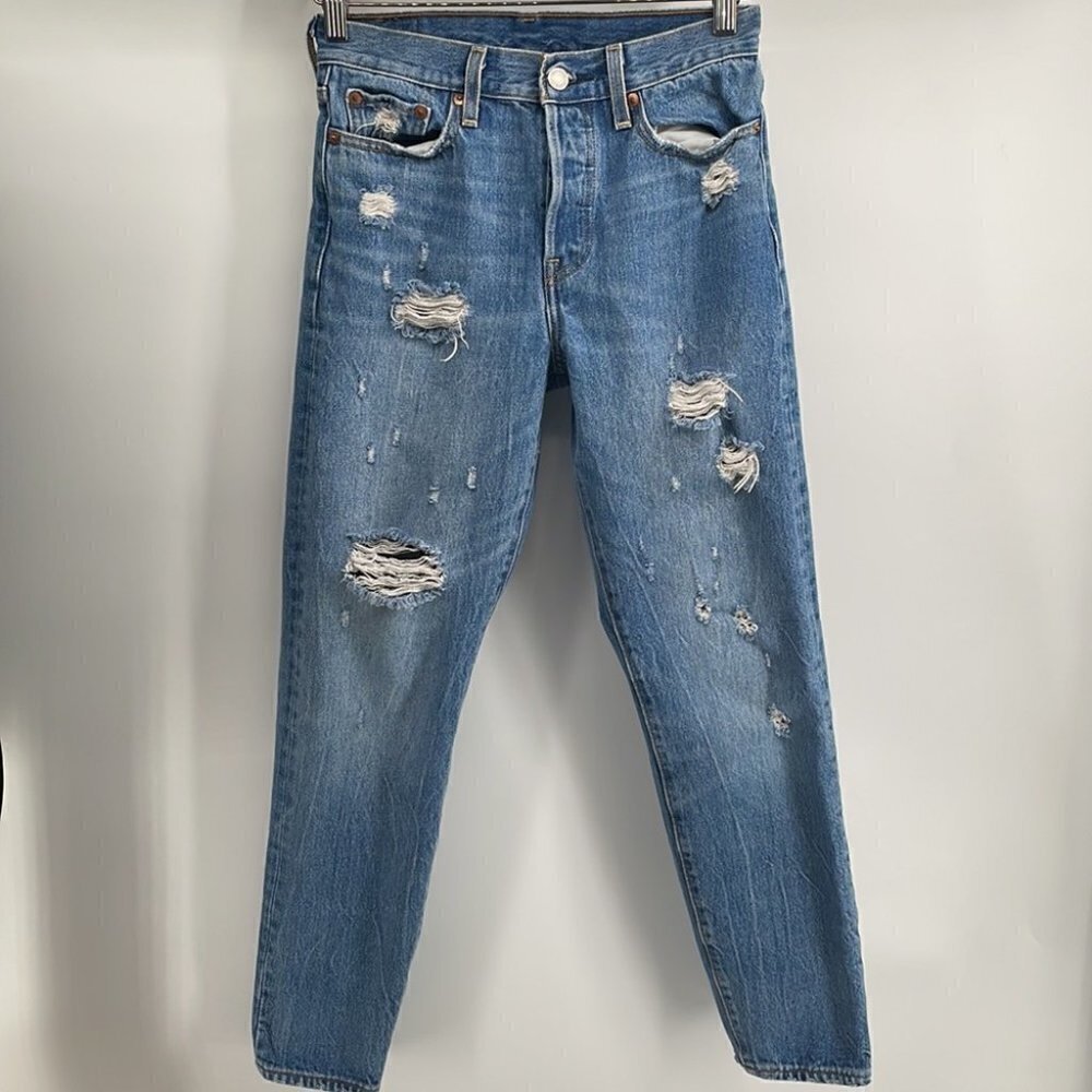 LEVI’S 100% cotton jeans button fly distressed medium wash sz 26